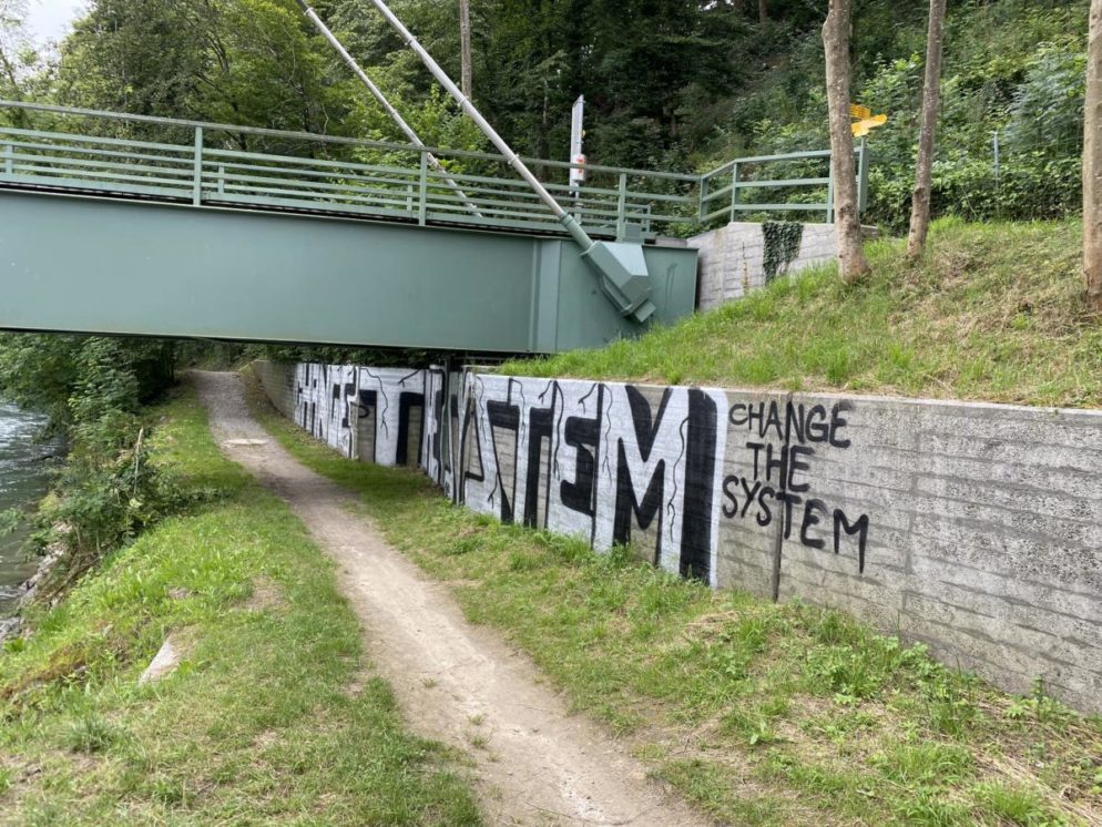 Sprayer verunstalten Risibrücke in Bremgarten AG