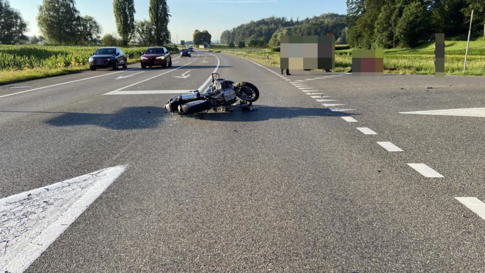 Motorradlenker bei Unfall in Hendschiken verletzt