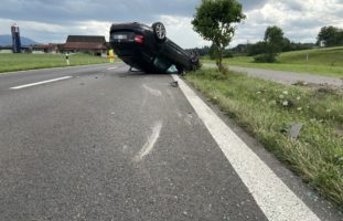 Verkehrsunfälle in Oberrüt, Etzgen AG - Auto überschlägt sich heftig