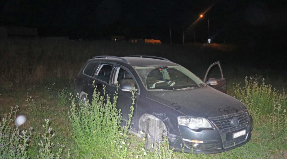 Selbstunfall durch Sekundenschlaf von alkoholisiertem Autofahrer (27) in Schlattingen