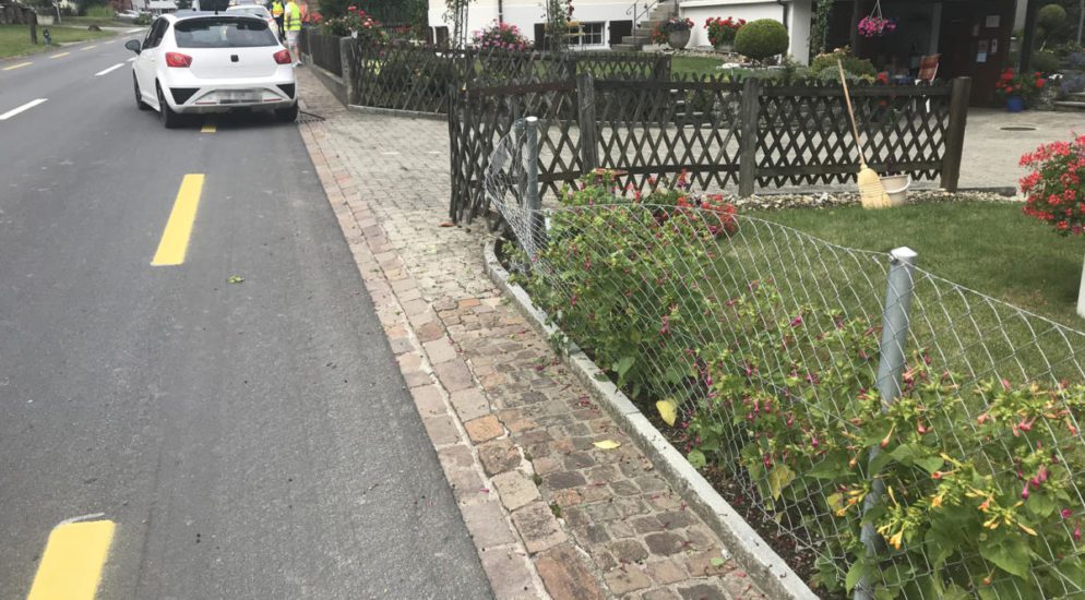 Betrunkener Fahrer rammt Gartenzaun in Wellhausen
