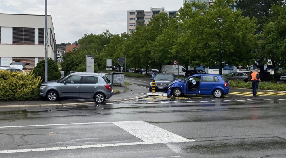 Lenkerin (77) crasht in Wohlen in BMW