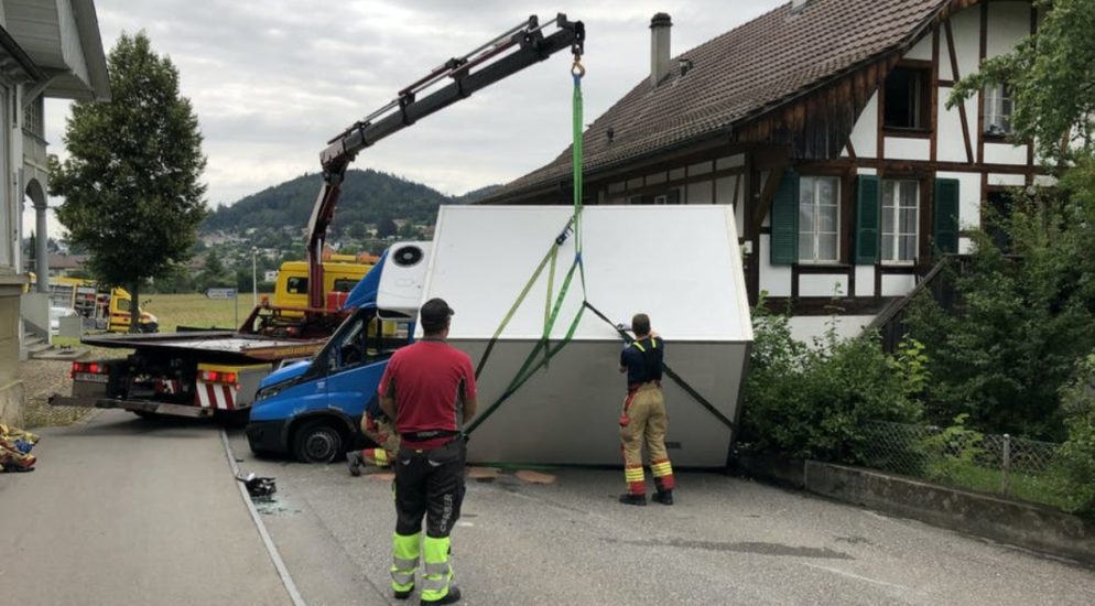 Unfall mit einem Lieferwagen in Ittigen BE