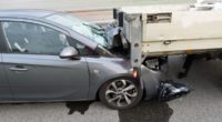 Autofahrer fährt bei Unfall auf A2 / Dagmarsellen LU unter Anhänger