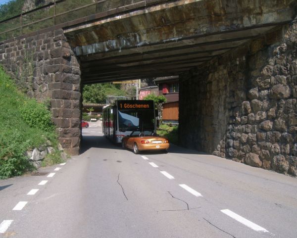 Unfall Erstfeld UR - Auto und Bus frontal zusammengeprallt