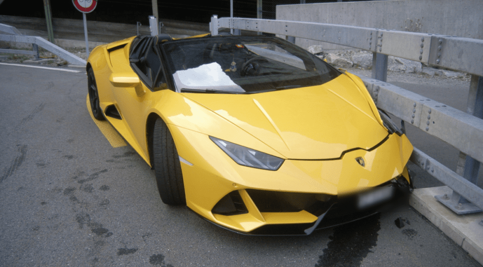 Göschenen UR - 300’000 Franken Sachschaden nach Lamborghini-Unfall