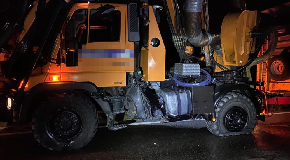 Bei Unfall in Aadorf: Dieseltank von Lastwagen aufgerissen