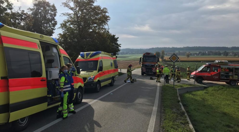 Heftiger Crash zwischen Auto und Lastwagen in Schnottwil