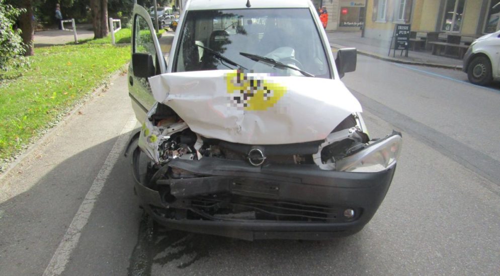 Glarus - Crash zwischen drei Fahrzeugen