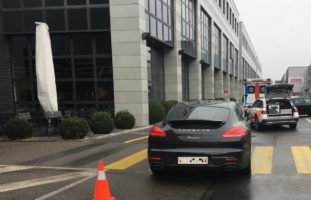 Netstal: Fussgänger von Porsche erfasst