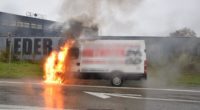 Lieferwagen in der Ausfahrt der A5 Zuchwil ausgebrannt
