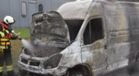 Lieferwagen in der Ausfahrt der A5 Zuchwil ausgebrannt