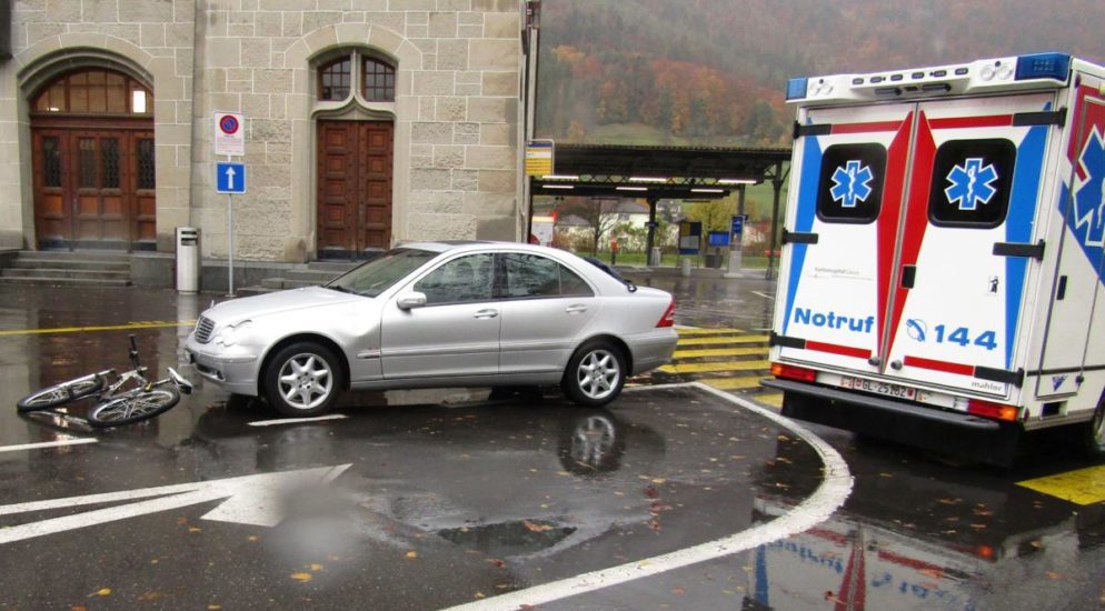 Verletzter Velofahrer in Glarus
