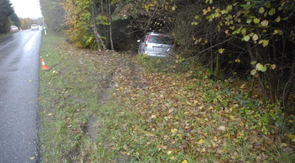Selbstunfall in Fulenbach - Autofahrer kracht in Baum