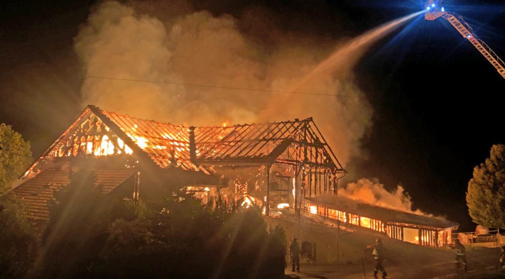 Romont: Bauernhauses in Flammen
