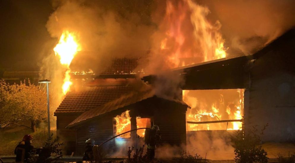 Neirivue FR - Schreinerei und Wohnungen in Brand geraten