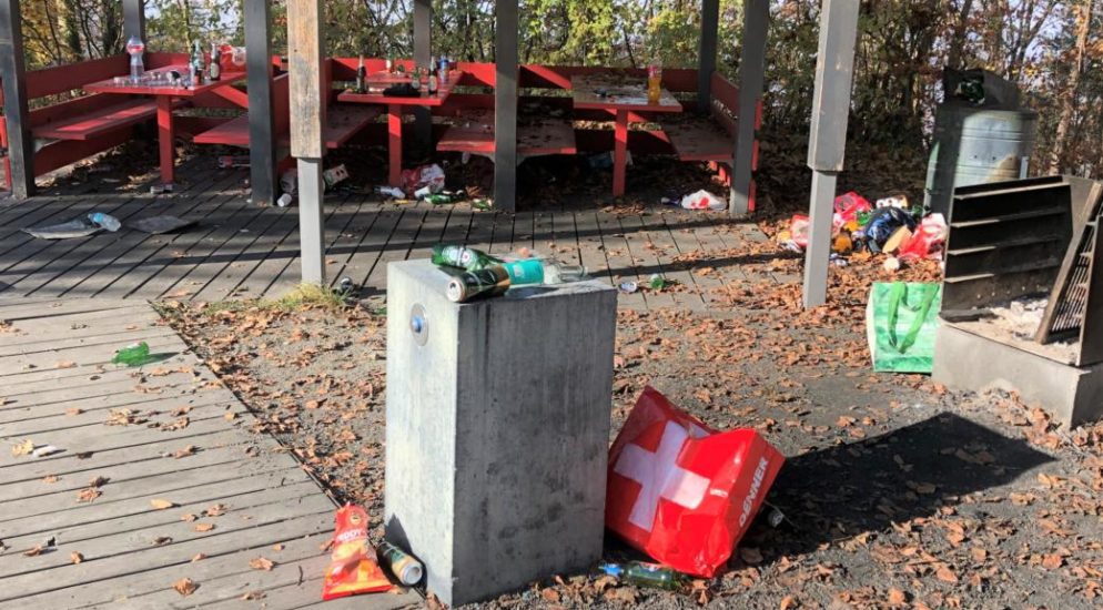 Grillstelle beim Chlingewächteracker in Stein am Rhein vermüllt hinterlassen
