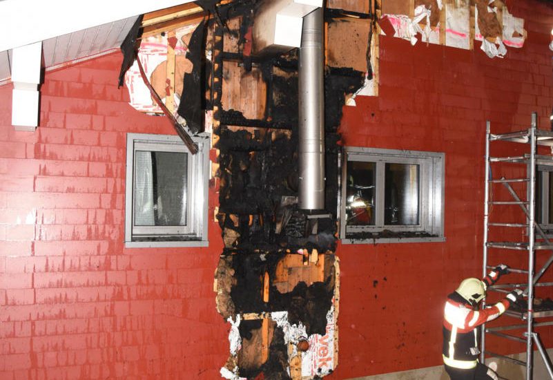 Rigi Scheidegg SZ - Hausfassade in Brand geraten