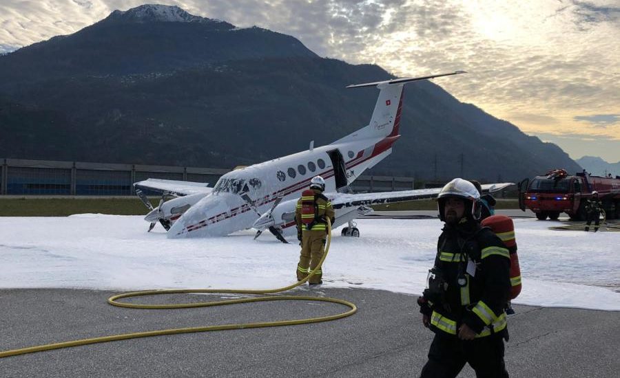 Flugzeug mit defektem Fahrwerk in Sitten gelandet
