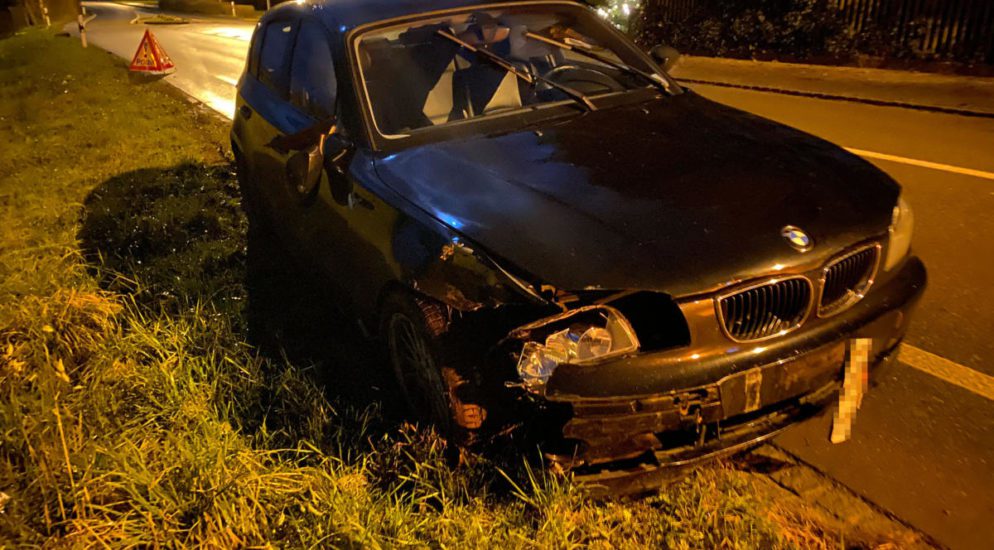 Altnau TG - Autofahrer (36) stark betrunken mit Verkehrsinsel kollidiert
