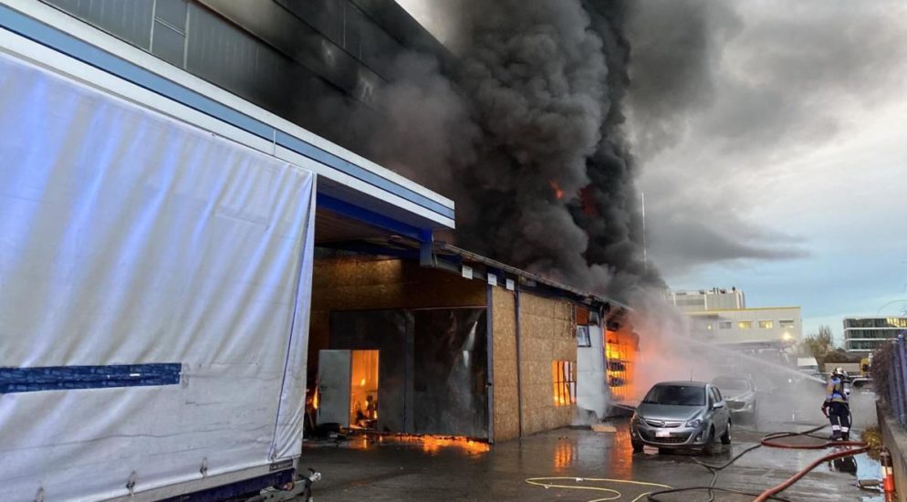 Aesch: Brand in Autowerkstatt