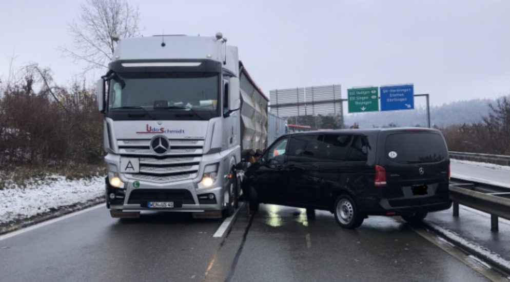 Unfall auf der A4 bei Herblingen SH: Kollision beim Fahrstreifenwechsel