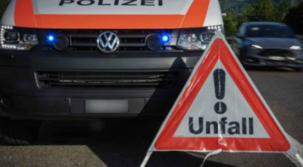 Unfall zwischen Auto und Motorradfahrer in Muttenz