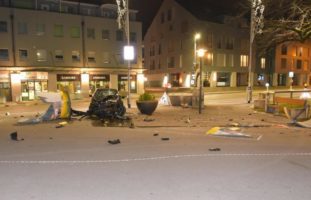 Junglenkerin (18) nach heftigem Unfall in Dübendorf ZH verletzt