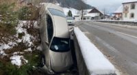 Schlossrued AG - Autolenkerin landet bei Selbstunfall im Bach