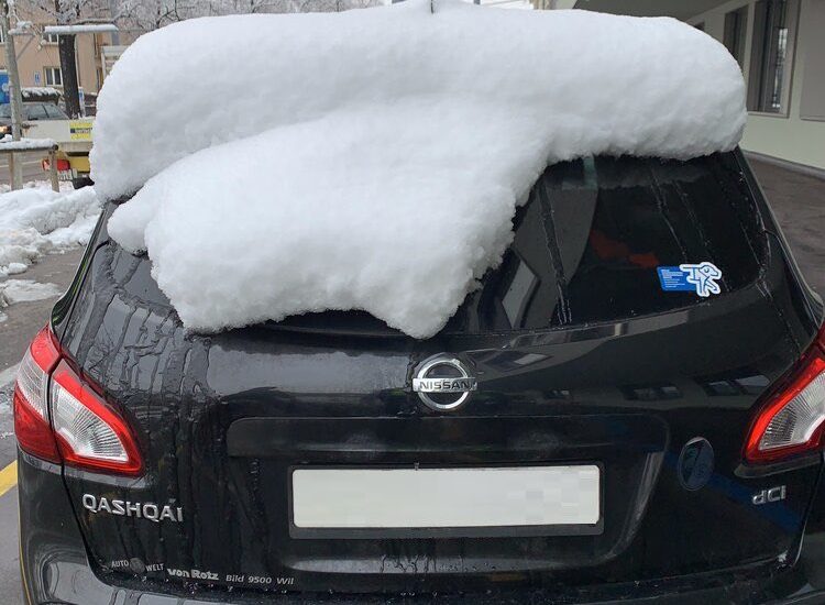 Auto nicht vom Schnee befreit - einige Lenker in Basel BS verzeigt