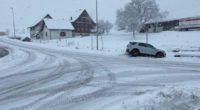 Zug - Neun Verkehrsunfälle auf schneebedeckter Strasse