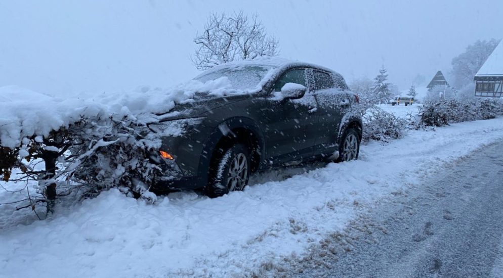 Zug - Neun Verkehrsunfälle auf schneebedeckter Strasse