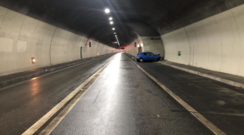 Unfall Martinach VS - Autolenker stirbt bei Crash mit Tunnelwand