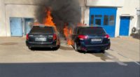 Aesch BL - Zwei parkierte Autos in Flammen aufgegangen