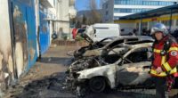 Aesch BL - Zwei parkierte Autos in Flammen aufgegangen