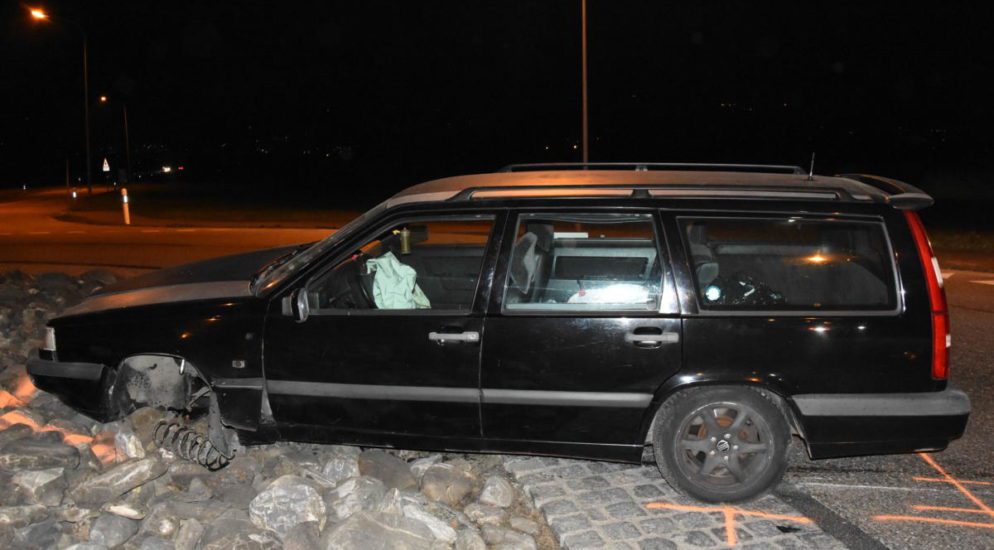 Selbstunfall Kriessern SG - Autolenkerin (42) überfährt Verkehrsinsel