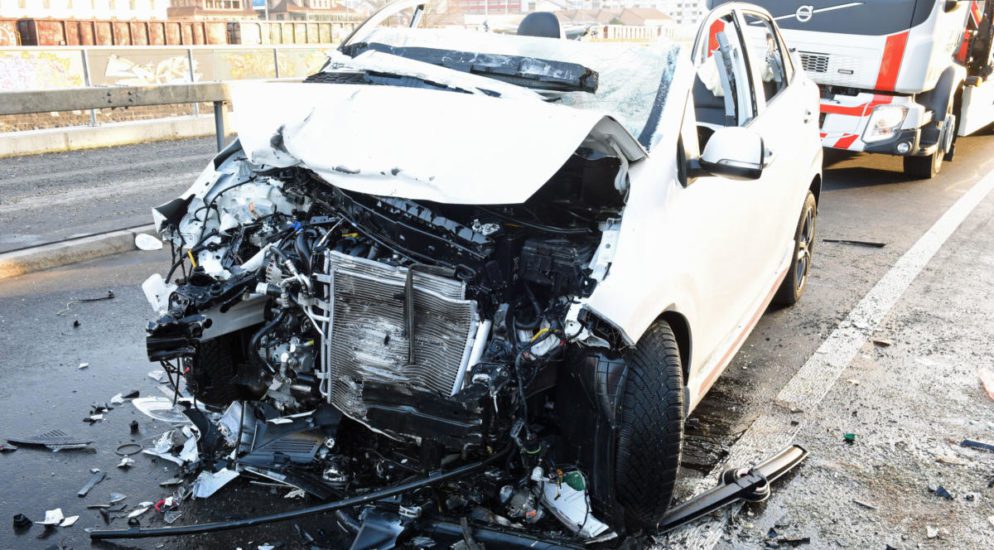 Verletzte und zweimal Totalschaden nach heftigem Crash in Littau
