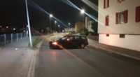 Muri AG: Autofahrer crasht betrunken gegen Strassenlampe