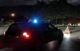 Motorradunfall Flamatt FR: Fahrer (19) in Flamatt gegen Verkehrsinsel gedonnert
