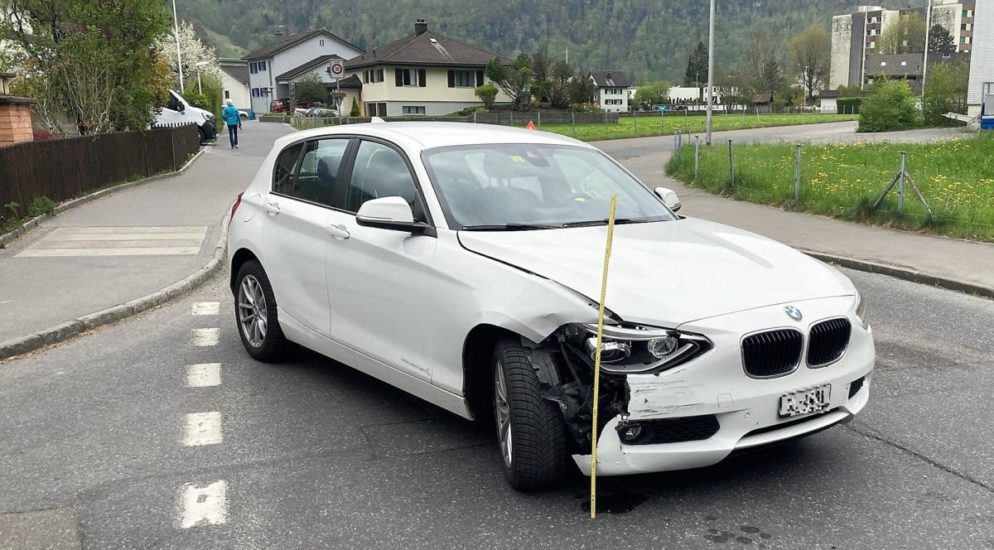Verkehrsunfall in Näfels zwischen zwei Autos