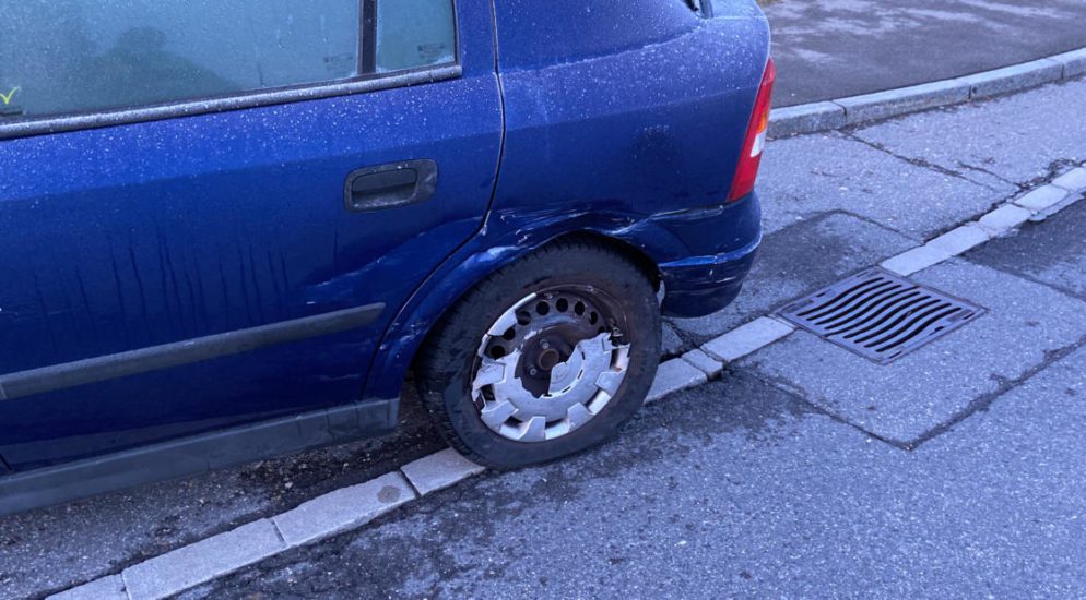 Bei Verkehrsunfall in Reinach mit abbiegendem Auto kollidiert