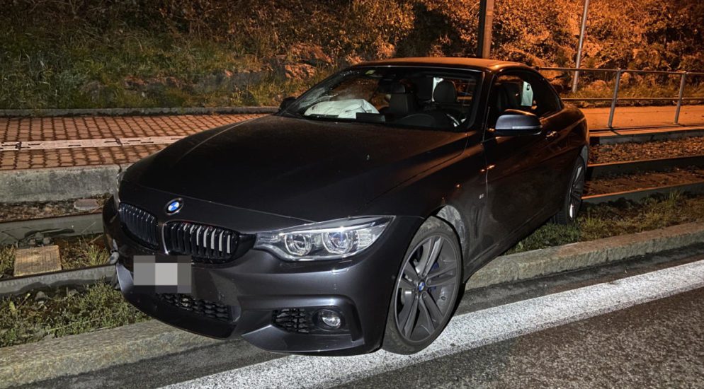Zufikon AG: BMW-Fahrer (18) gerät bei Selbstunfall auf Gleise