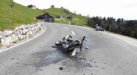 Wattwil SG: Motorradfahrer (23) nach Frontalunfall ins Spital geflogen