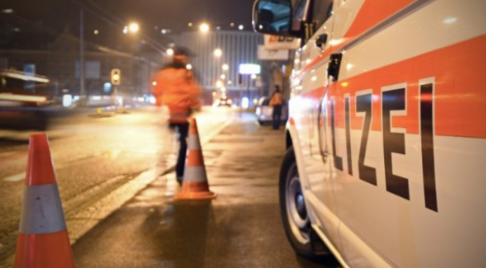 Feuerwerkskörper detoniert bei Fahrzeugkontrolle in Zürich ZH - Polizist verletzt