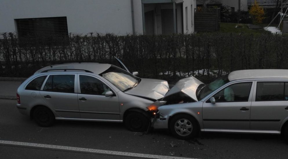 Reichenburg SZ: Autofahrerin bei Unfall erheblich verletzt