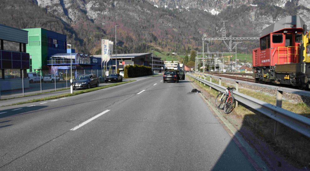 Velo-Unfall Walenstadt: Autofahrerin (23) mit Rad zusammengeprallt