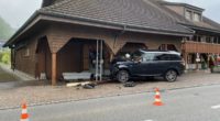 Brittnau AG: 18-Jähriger verunfallt heftig mit Papas Range Rover
