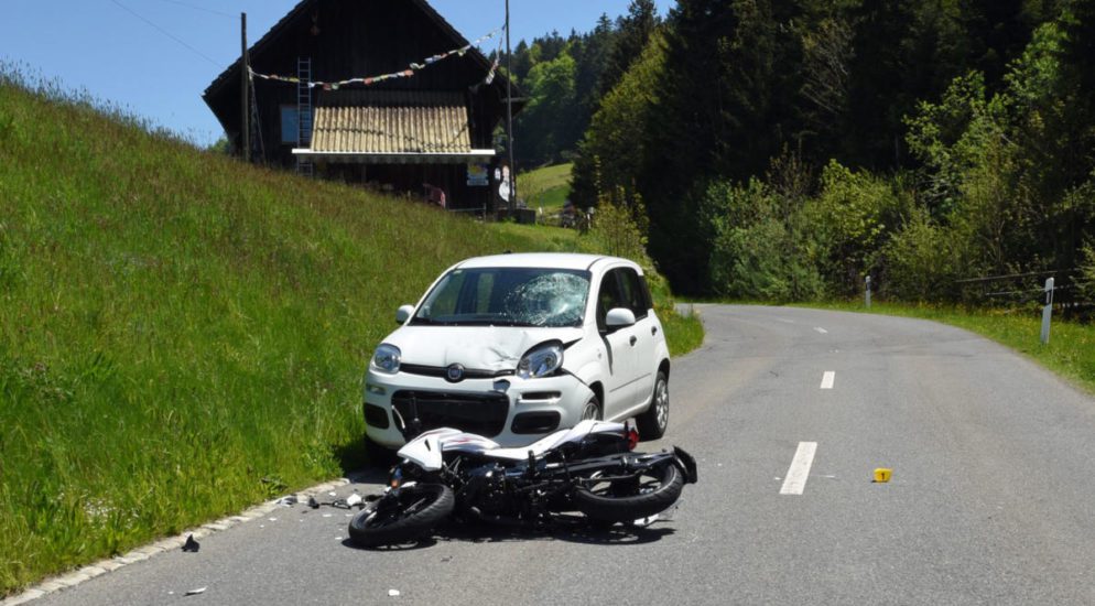Schwarzenberg LU: Motorradfahrerin lebensbedrohlich verletzt