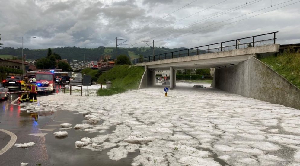 Kanton Zug: Blockierte Strassen wegen Unwetter