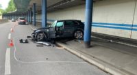 Stadt Zürich - Straßensperrung nach Kollision zweier PW mit einem Verletzten
